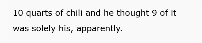 El texto sobre un fondo blanco dice 10 cuartos de chile y pensó que 9 de ellos eran exclusivamente suyos, aparentemente haciendo referencia a un problema de relación con el chile.