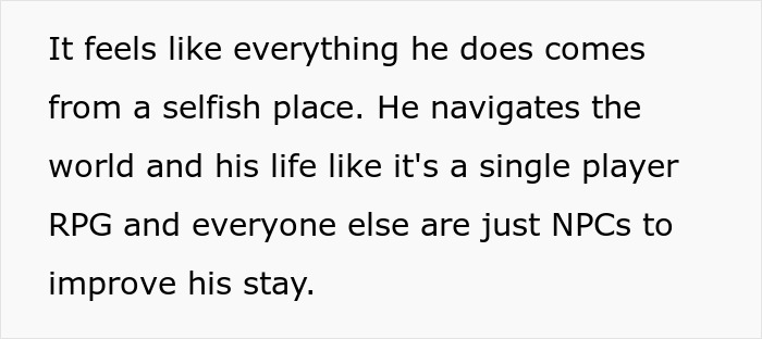 Texto en pantalla que describe a una mujer que reconsidera su relación después de que su novio le echa sal a toda la olla de chile.