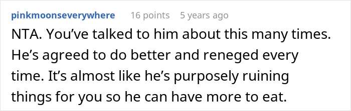 Captura de pantalla de un comentario de Reddit sobre una mujer que reconsidera su relación después de que su novio salara una olla entera de chile.