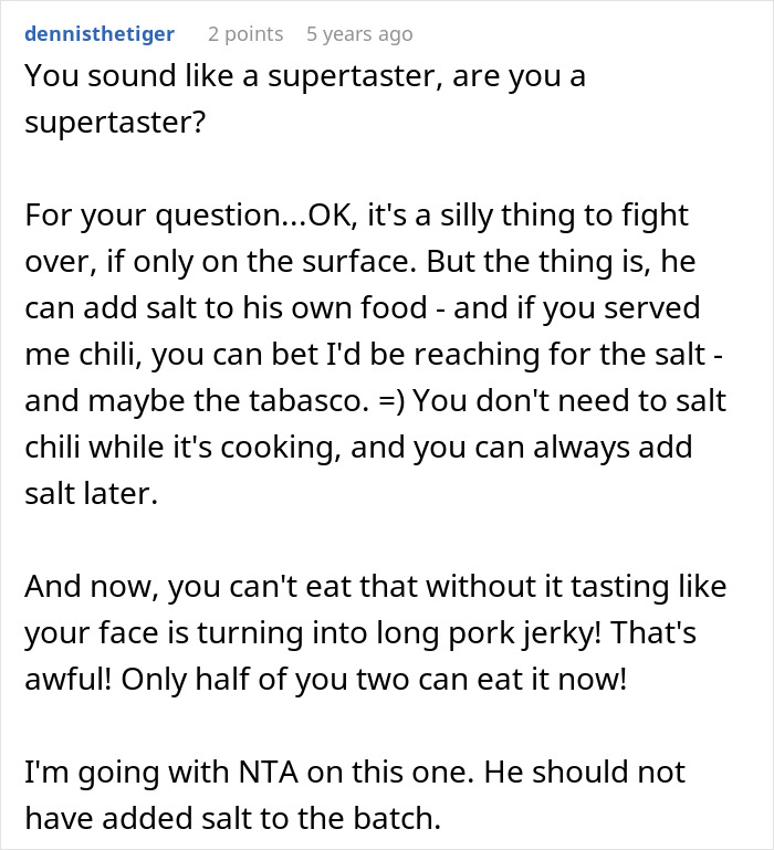 Comente sobre un conflicto en una relación después de que su novio le echara sal a una olla entera de chile, lo que provocó disputas alimentarias y frustración.