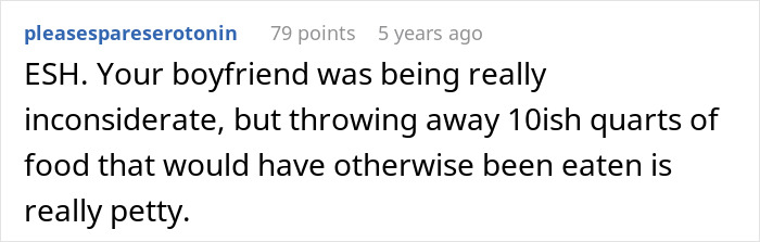 Captura de pantalla de un comentario en un foro que analiza el acto desconsiderado de un novio que involucra salar una olla de chile en un conflicto de relación.