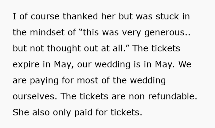 Texto alternativo: Extracto que muestra a una hija dándose cuenta de que el regalo de viaje a Disney genera deudas y culpa en medio de gastos de boda y boletos no reembolsables
