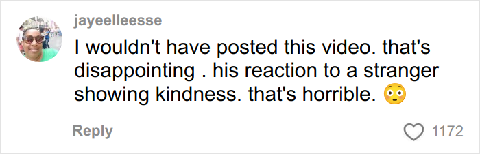 Comentario del usuario jayeelleesse que expresa decepción por la reacción de su hijo ante los regalos de Angel Tree, lo que generó opiniones en línea.