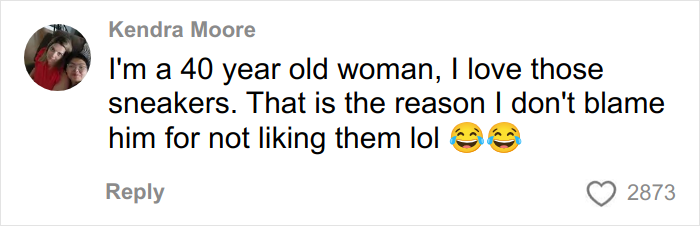 Comentario de Kendra Moore sobre amar las zapatillas deportivas y comprender la reacción de su hijo ante los regalos de Angel Tree, lo que generó un debate sobre la ingratitud.