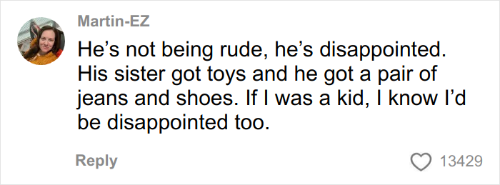 Comentario expresando que un niño está decepcionado por los regalos de Angel Tree, destacando reacciones ingratas y opiniones de los espectadores.