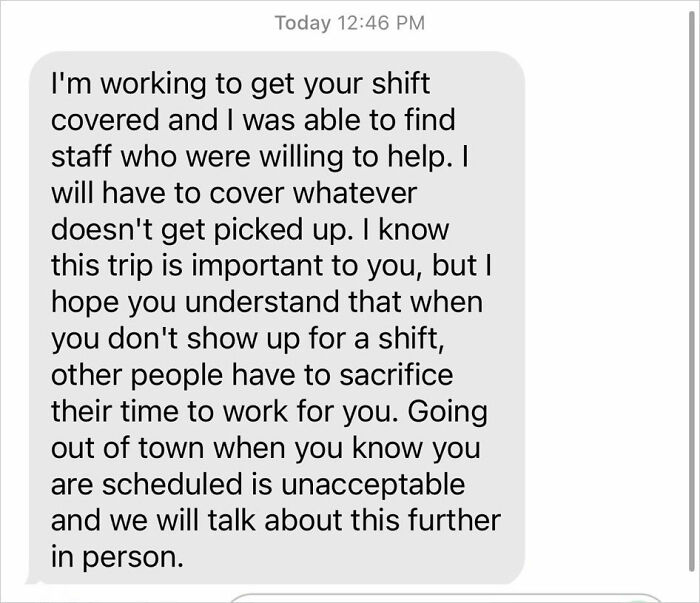 Mensaje de texto sobre la gestión de turnos de trabajo y conflictos, parte de capturas de pantalla de mensajes de texto de personas que renuncié y que reflejan frustración en el lugar de trabajo.