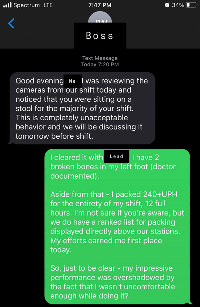Intercambio de mensajes de texto que muestra a una persona renunciando con motivos claros y desafiante en una captura de pantalla de texto I Renuncio.