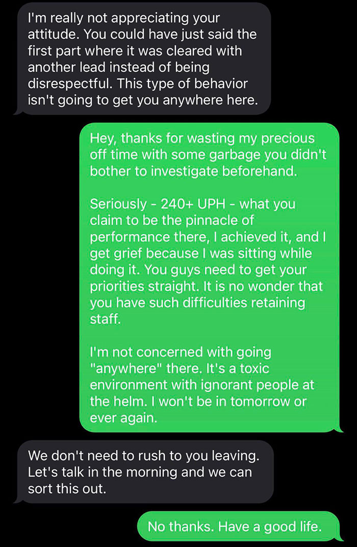 Intercambio de mensajes de texto que muestra un texto en negrita de 