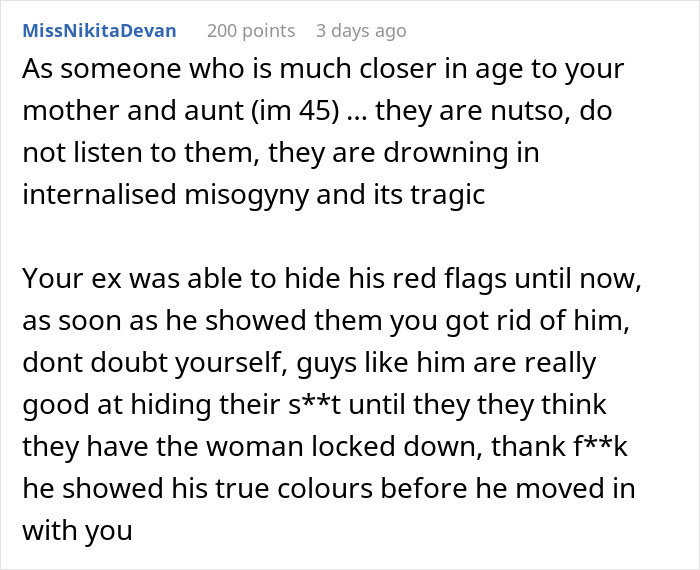 Comentario de Reddit de MissNikitaDevan sobre un ex que esconde señales de alerta y misoginia internalizada