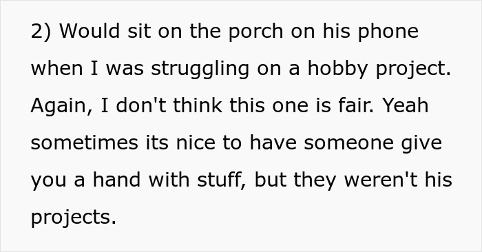 Captura de pantalla de una publicación en el foro que describe las señales de alerta de su pareja, sentada en el porche con su teléfono mientras ella luchaba con el proyecto.