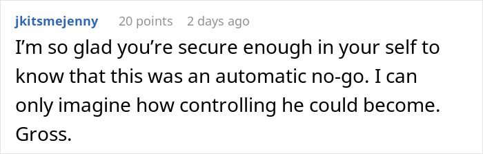Captura de pantalla del comentario de Reddit que advierte sobre el control del comportamiento y las señales de alerta en las relaciones, nombre de usuario jkitsmejenny visible