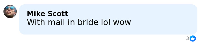 Comentario de Mike Scott que dice con correo en novia jajaja, guau en una publicación en las redes sociales sobre la bomba de la esposa inmigrante.