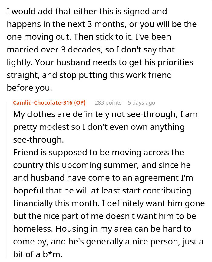 Conversación por texto sobre consejos matrimoniales y las prioridades de un marido, discutiendo ropa modesta y contribuciones financieras.