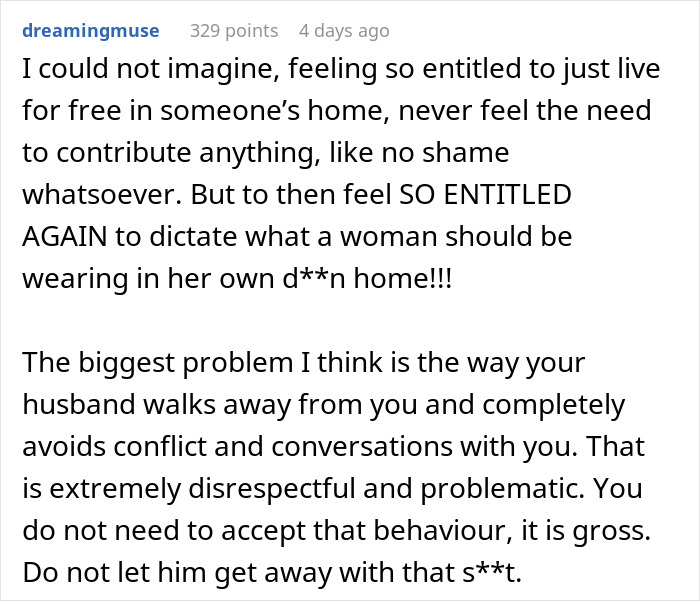 Comentario criticando el derecho del marido y la falta de respeto por lo que viste una mujer en casa.