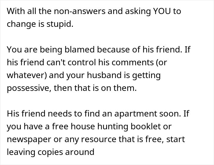 La mujer nunca usa sostén en casa, lo que provoca una tensión inesperada con su marido en su entorno privado.