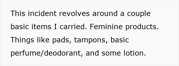 Texto sobre fondo blanco que explica un incidente relacionado con productos femeninos como toallas sanitarias, tampones, perfumes, desodorantes y lociones.