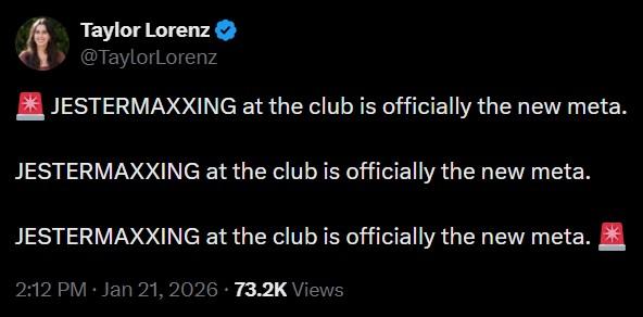 Un tweet de Taylor Lorenz. A ella le encanta bufón.