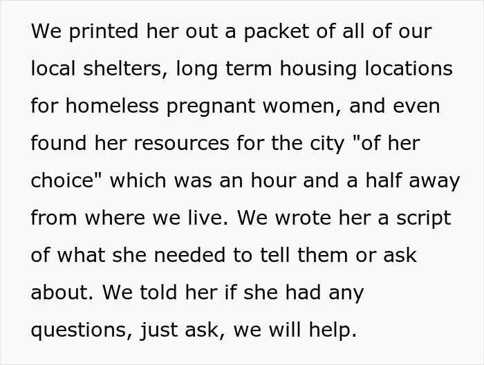 Paquete de recursos impreso para mujeres embarazadas sin hogar, incluidos refugios locales y opciones de vivienda a largo plazo.