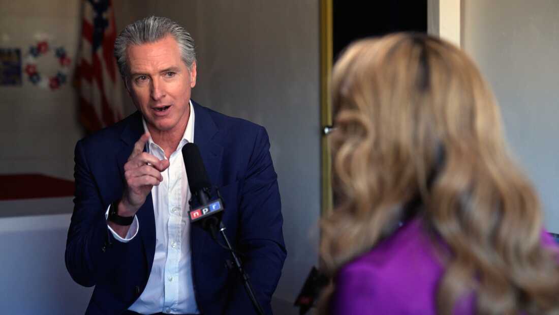 Newsom en conversación con la presentadora de NPR Ailsa Chang.