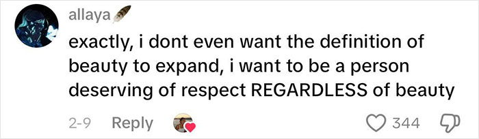 Comentario que destaca el rechazo a los estándares de belleza tradicionales y enfatiza el respeto más allá de la belleza en una publicación en las redes sociales.