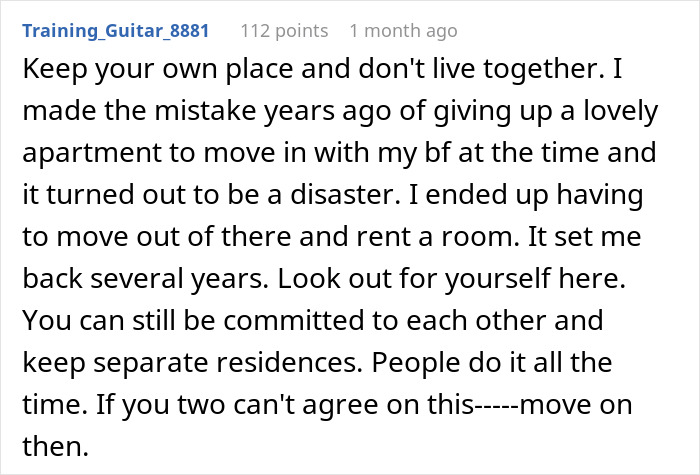 Comentario de un usuario que analiza los desafíos de mudarse con una novia y negarse a vivir en su apartamento.
