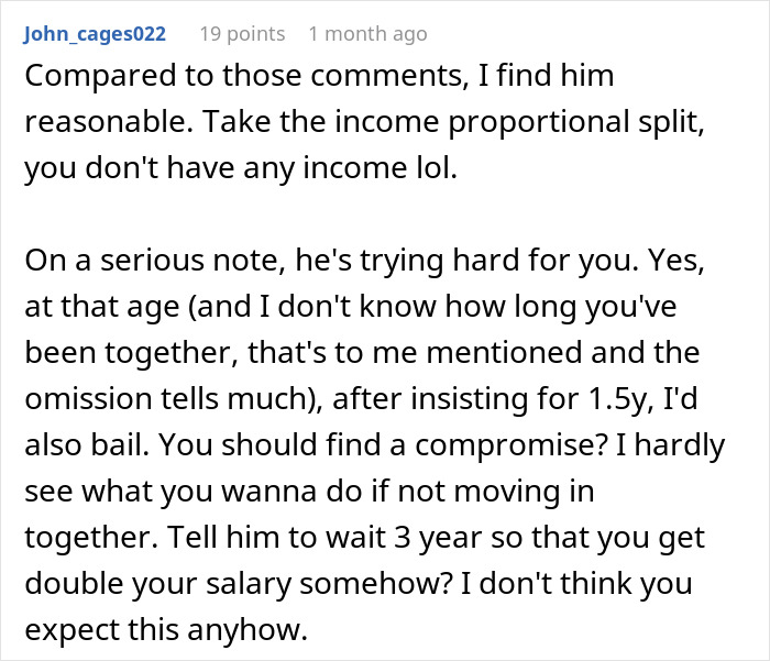 Un hombre habla de los desafíos de su relación acerca de mudarse con su novia pero se niega a vivir en su apartamento.