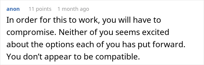 Captura de pantalla de un comentario en línea sobre un hombre que quería mudarse con su novia pero se negaba a vivir en su apartamento.