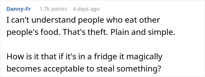 Mujer ignorando llamadas telefónicas, harta de ser el portero personal de sus compañeros de cuarto y cansada de tareas no deseadas.