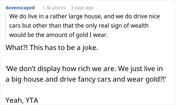 Comente sobre una mujer rica que habla sobre signos de privilegio y no logra leer la sala, perdiendo amigos en el proceso.