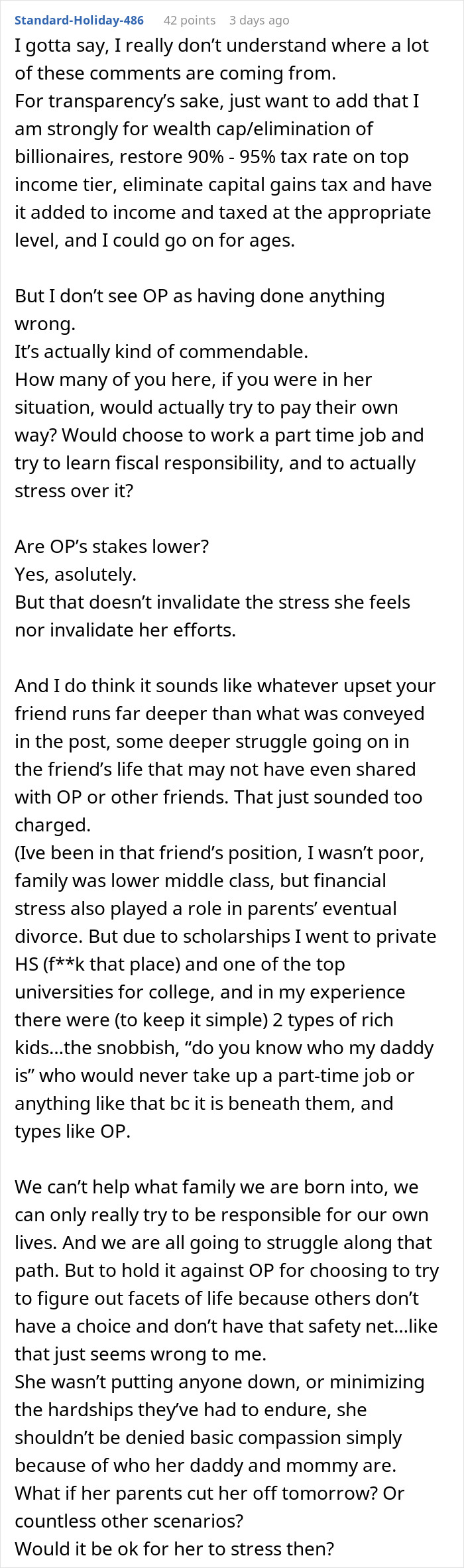 Discusión en línea sobre privilegios y riqueza que involucra a una mujer que creció rica y perdió amigos por ello.