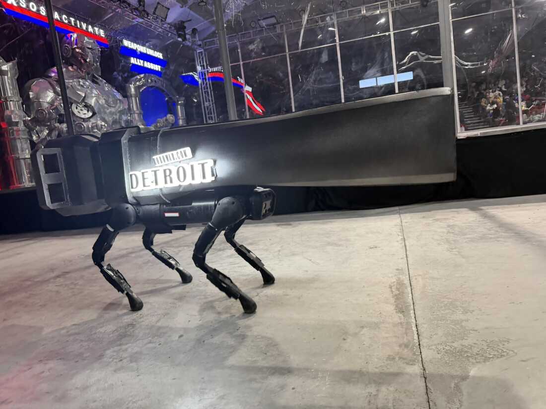 Un cuadrúpedo con temática de Detroit es parte de la acción en el show de Robowar