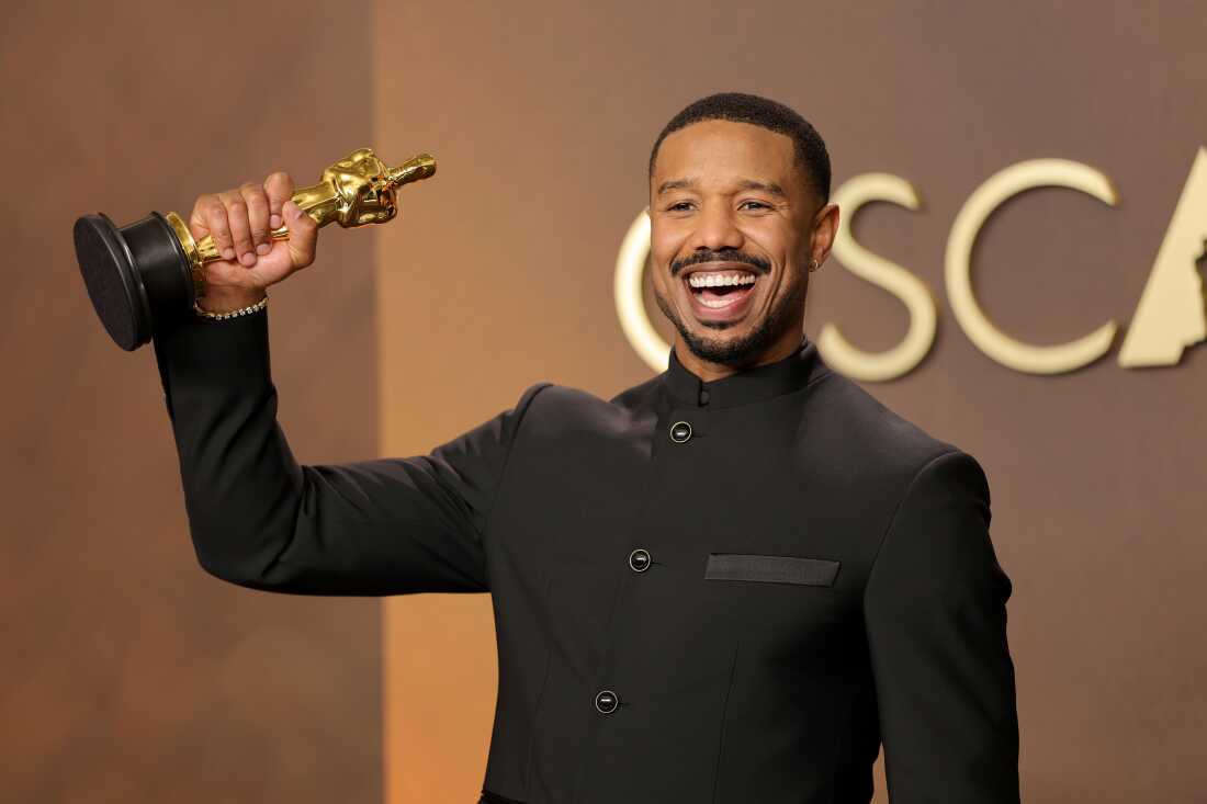 Michael B. Jordan ganó el premio al mejor actor por su interpretación de los hermanos gemelos en Sinners.