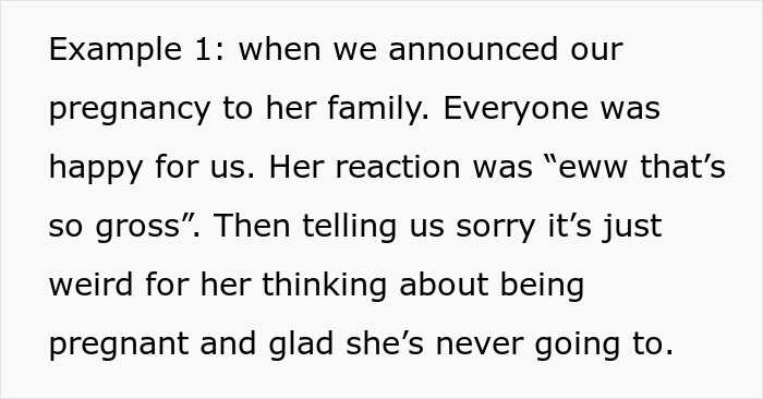 Extracto de texto que muestra una reacción grosera de un miembro de la familia en un escenario de relación grosera con un bebé.