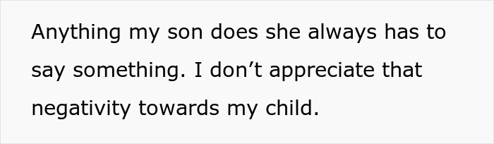 Texto sobre fondo blanco que expresa frustración por comentarios groseros hacia un niño en un contexto de relación grosera con un bebé.