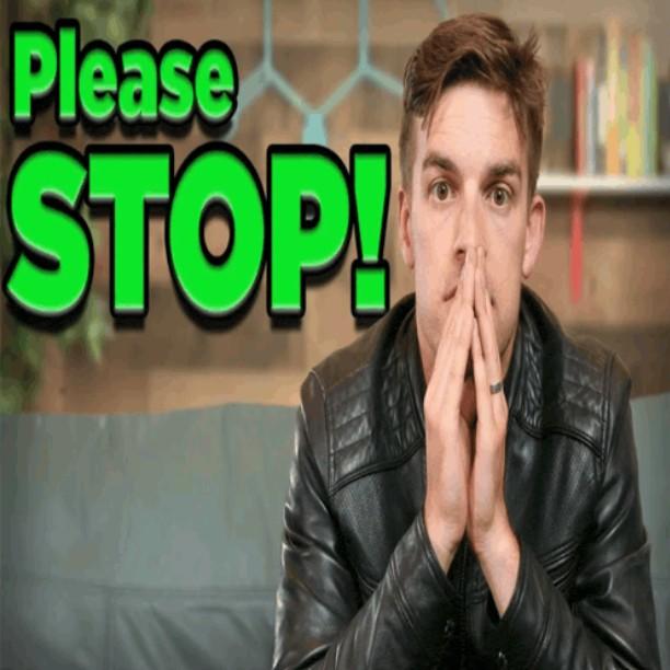 Una imagen de reacción basada en una miniatura de MatPat. La imagen de reacción dice 