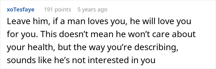 Comentario del usuario xoTesfaye sobre un hombre que persigue a una mujer y la regaña diariamente sobre la pérdida de peso.