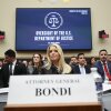 La procuradora general Pam Bondi toma asiento antes de testificar ante el Comité Judicial de la Cámara el 11 de febrero. 