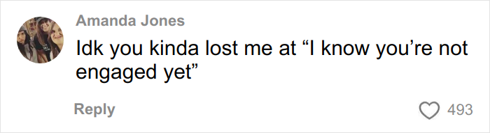 Comentar una publicación sobre fotos de compromiso, expresando confusión sobre la excusa de un fotógrafo relacionada con una sesión de compromiso pagada.