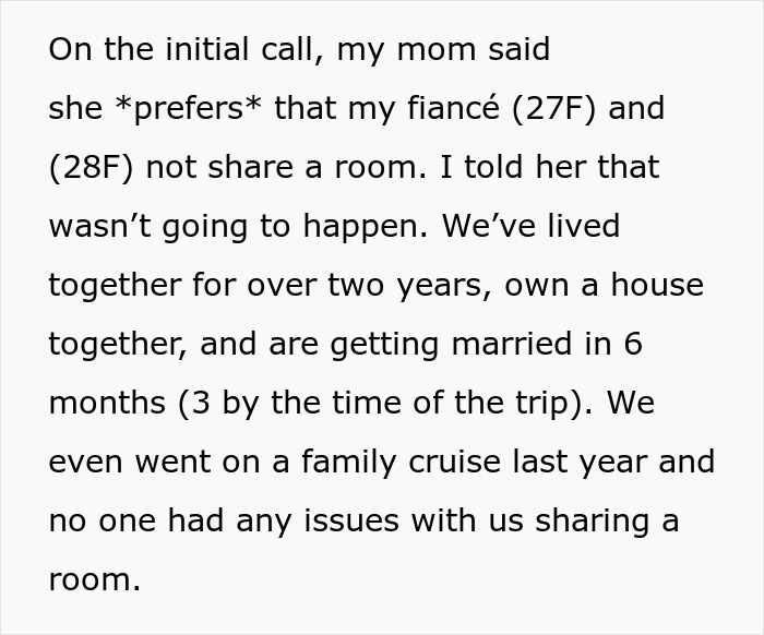 Texto sobre la madre de una mujer que controla la forma en que duerme con su futura esposa a pesar de su relación a largo plazo.