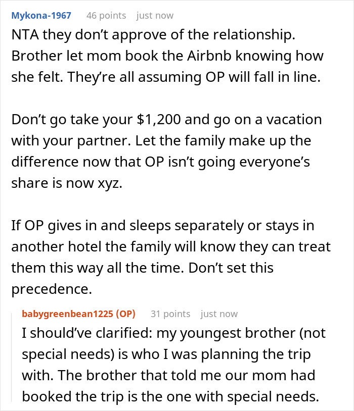 Una mujer se enfrenta a un dilema después de que su madre controla su forma de dormir con su futura esposa, lo que pone de relieve las tensiones en las relaciones familiares.