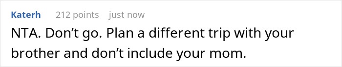 Captura de pantalla de un comentario online donde un usuario desaconseja incluir a la madre en un viaje, relacionado con el dilema de la disposición para dormir de una mujer.