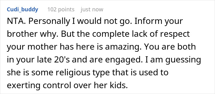 Mensaje en línea que analiza el dilema de la mujer con la madre que controla los arreglos para dormir con la futura esposa.